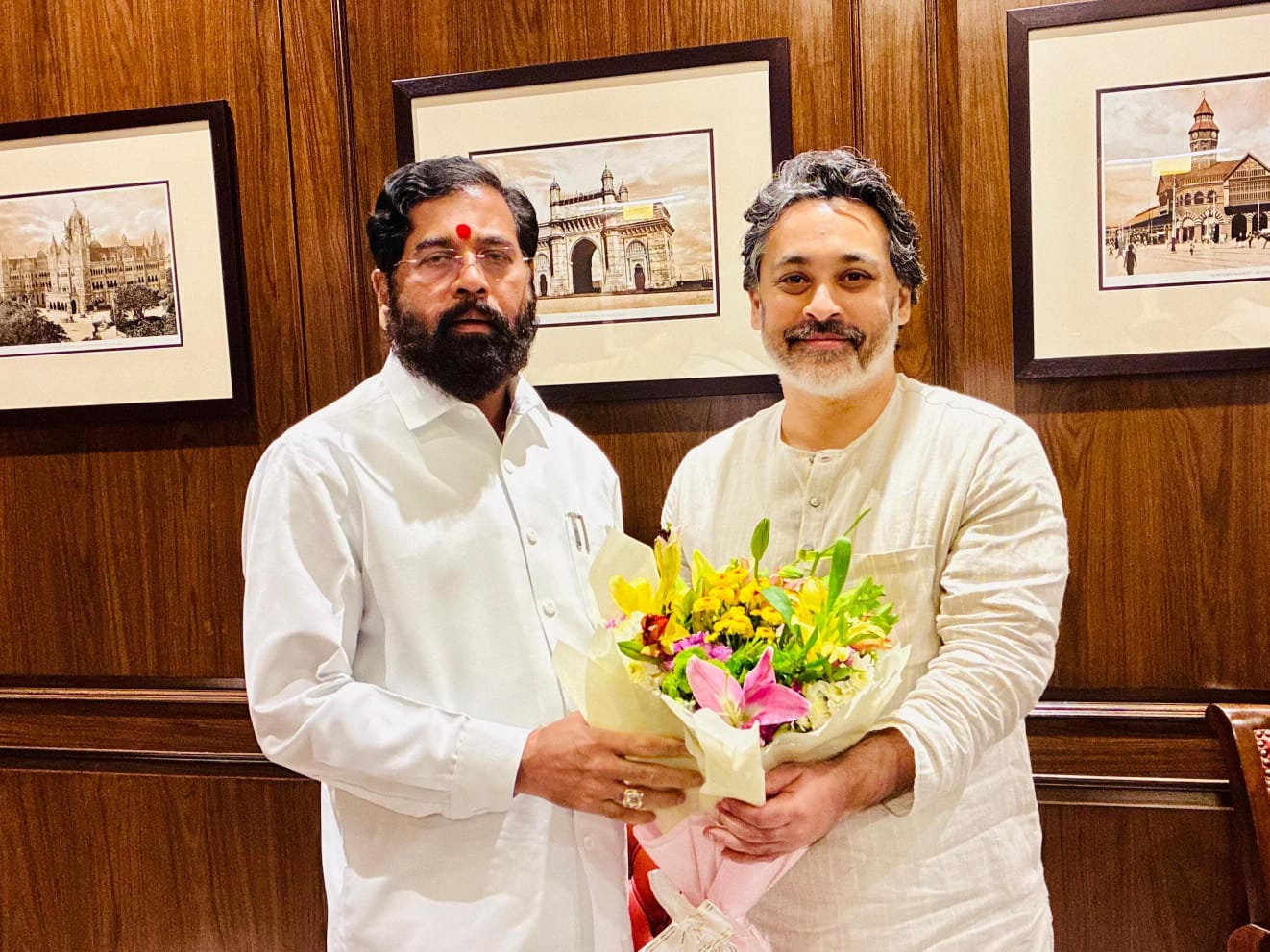 शिवसेना मुख्य नेते राज्याचे उपमुख्यमंत्री एकनाथ शिंदे यांची आमदार निलेश राणे यांनी भेट घेऊन आशीर्वाद घेतले