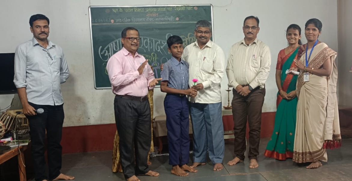 आषाढी एकादशी निमित्त माडयाचीवाडी विद्यालयात भक्ती गायन स्पर्धा