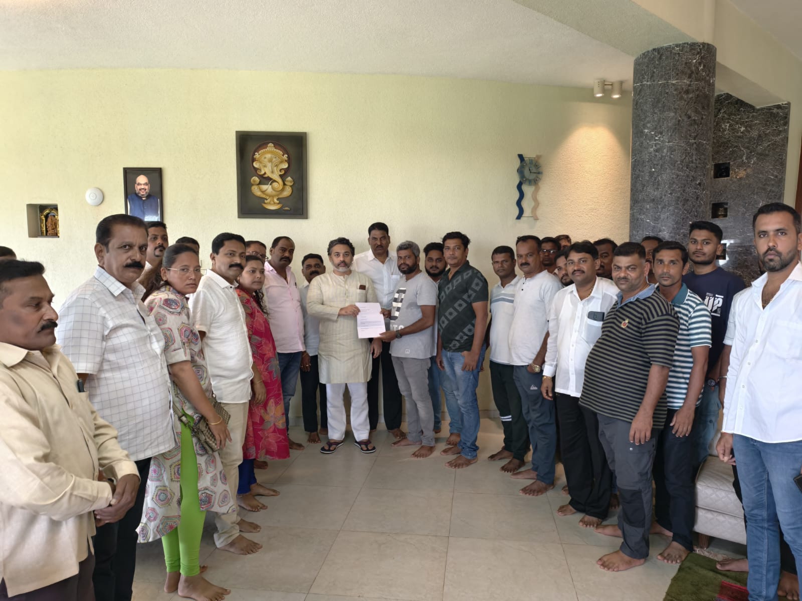जलपर्यटन व्यवसायिकांनी घेतली आमदार निलेश राणे यांची भेट