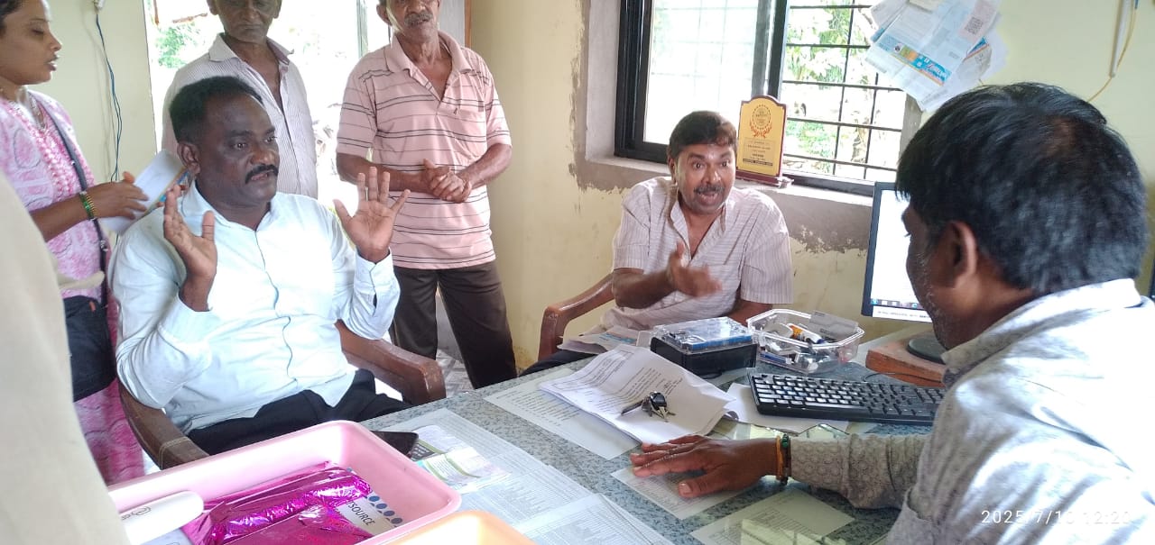 प्रिपेड वीज मीटरच्या वाढीव बिलांमुळे पोईप येथील ग्रामस्थ संतप्त..