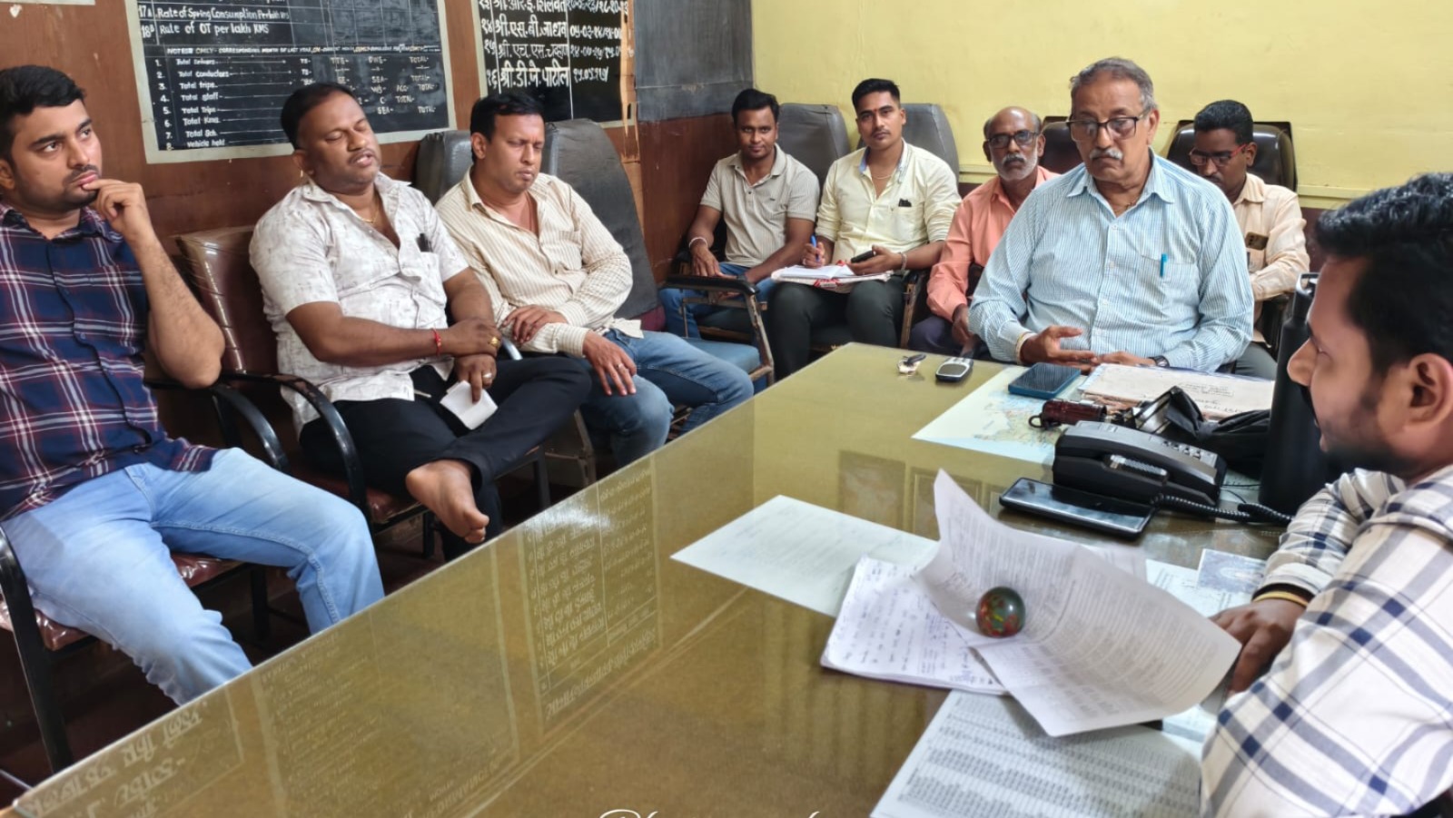 सेवा शक्ती संघटनेच्या पदाधिकाऱ्यांनी घेतली कुडाळ आगार व्यवस्थापकांची भेट