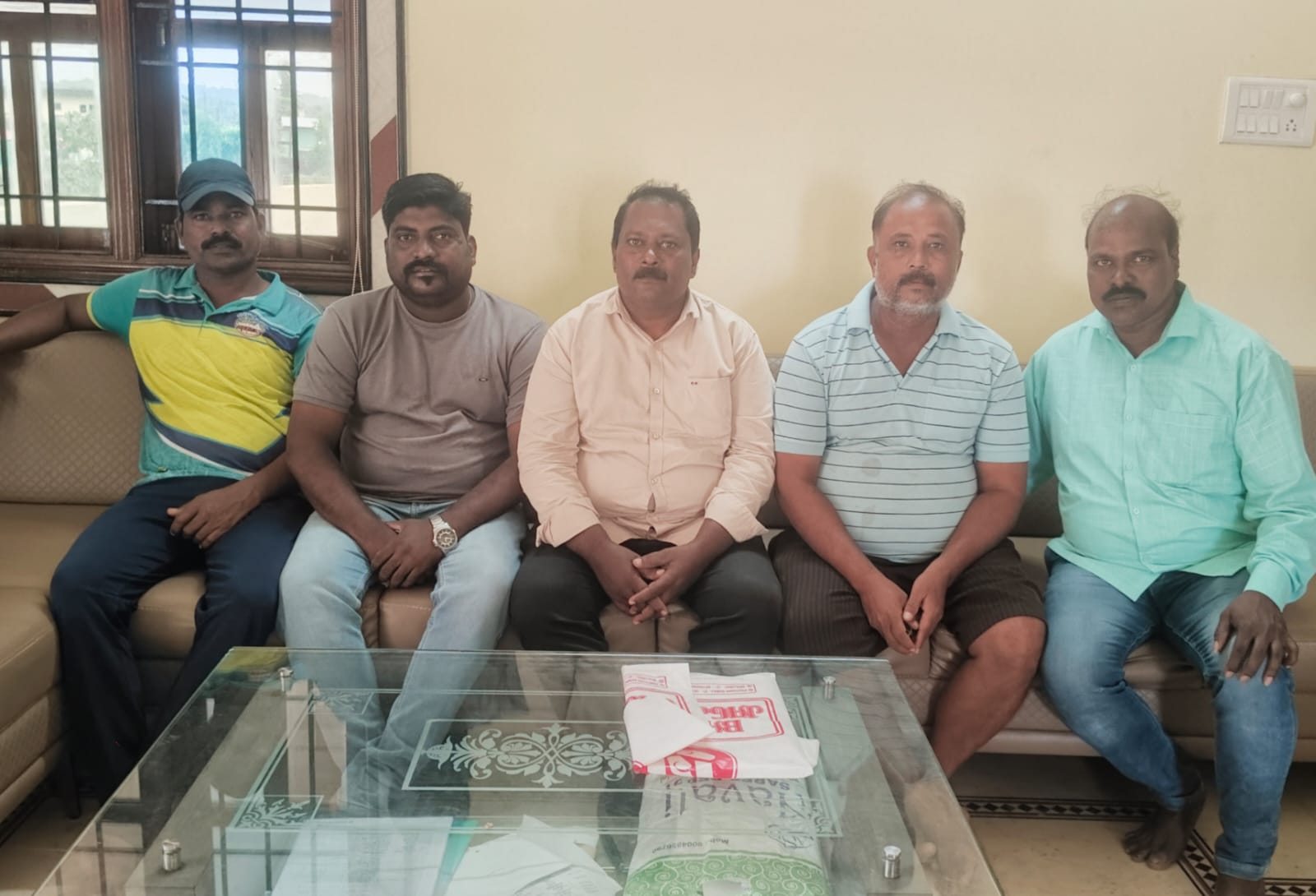 तर बंदर जेटीवरील स्टॉल व अन्य सर्व विषयावर बोलावेच लागेल