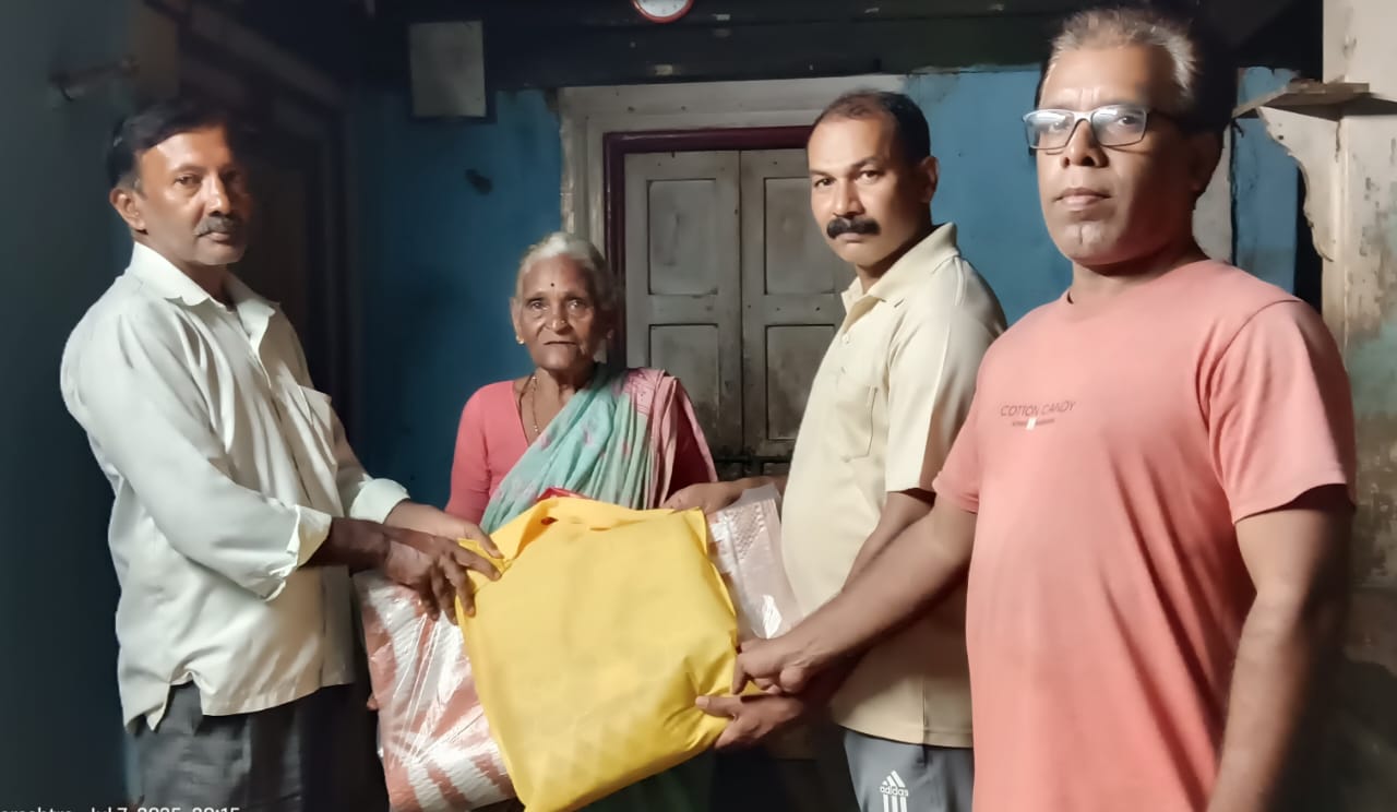 राधारंग फाऊंडेशनच्या वतीने सिंधुदुर्गातील गरजू ज्येष्ठांना जीवनावश्यक वस्तूंची मदत