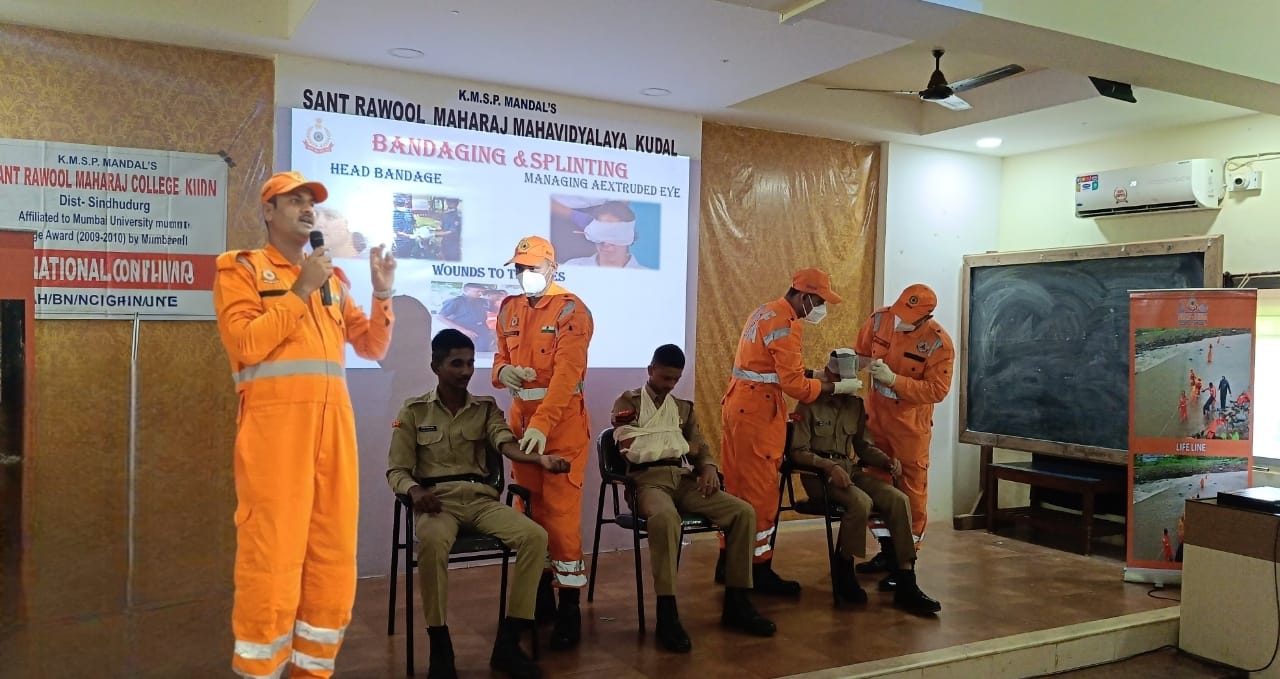 NDRF | श्री संत राऊळ महाराज महाविद्यालयात आपत्ती व्यवस्थापन आणि शालेय सुरक्षा शिबिर संपन्न