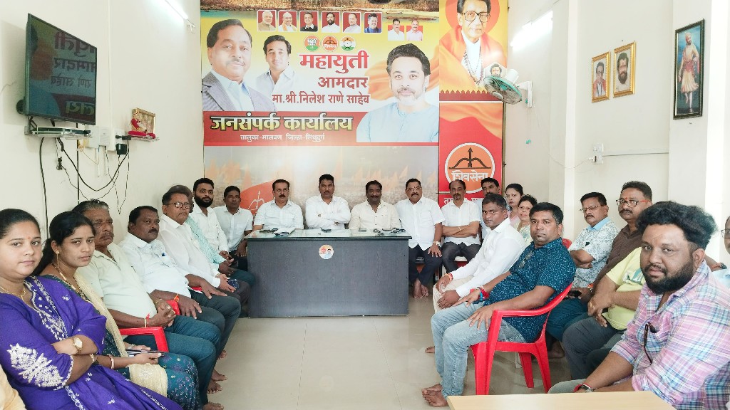 कार्यसम्राट आमदार निलेश राणे, जिल्हाप्रमुख दत्ता सामंत यांच्या नेतृत्वात शिवसेना मजबूत !