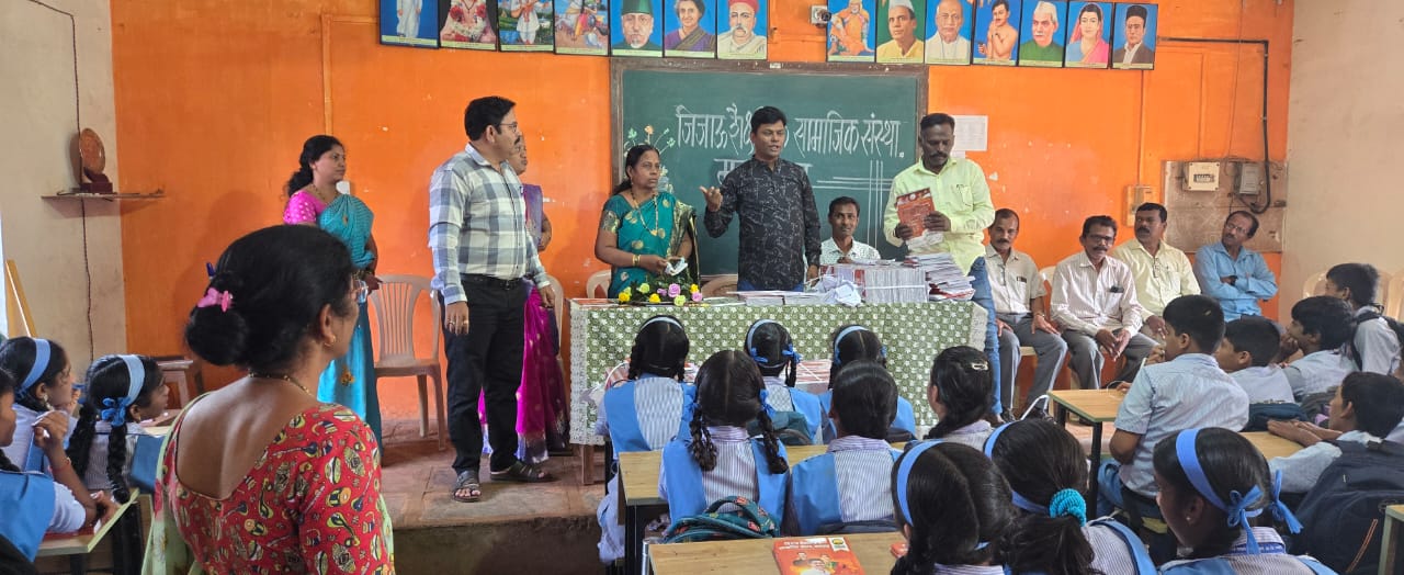 मुंबईहून येणाऱ्या चाकरमान्यांसाठी हातखांबा येथे मोफत वैद्यकीय शिबिर