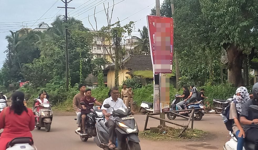 कुडाळ शहरात फक्त ११ बॅनरसाठीच न.प. ची परवानगी