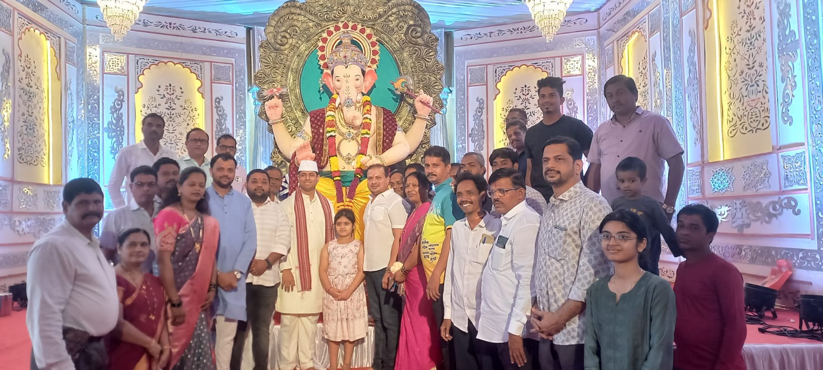 सिंधुदुर्ग राजाला नवसाचे 'सोन्याचे पाऊल'