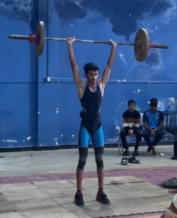 मालवणच्या वेदांत वारंग ची वेटलिफ्टिंग स्पर्धेत बाजी