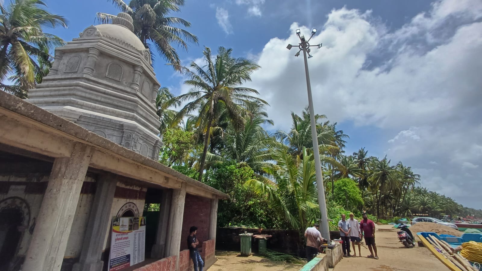 दांडी किनाऱ्यावरील हायमास्ट टॉवर कार्यान्वित