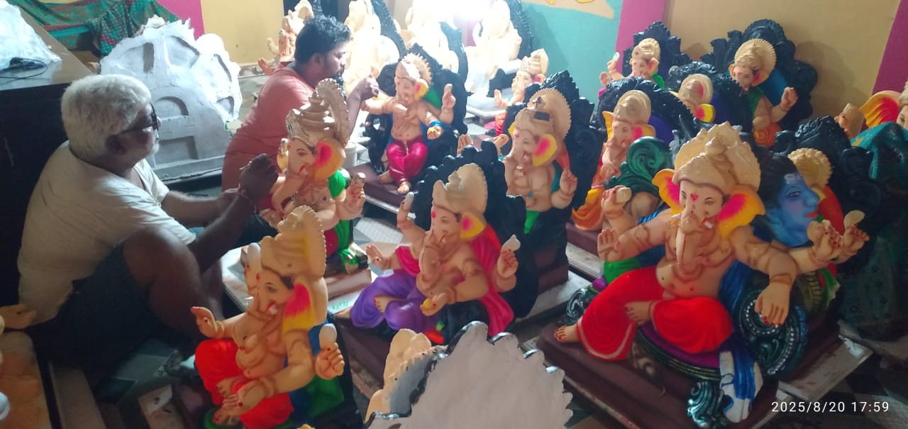 कोकणात गणेश मूर्तिकारांची लगबग…!
