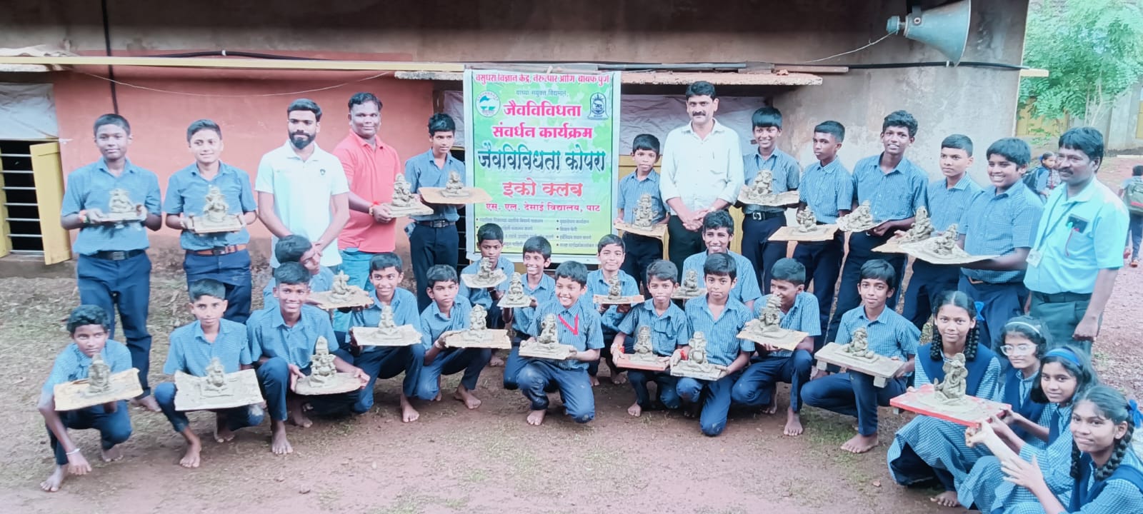 पाट हायस्कूल मध्ये पर्यावरण पूरक गणेश मूर्ती कार्यशाळा