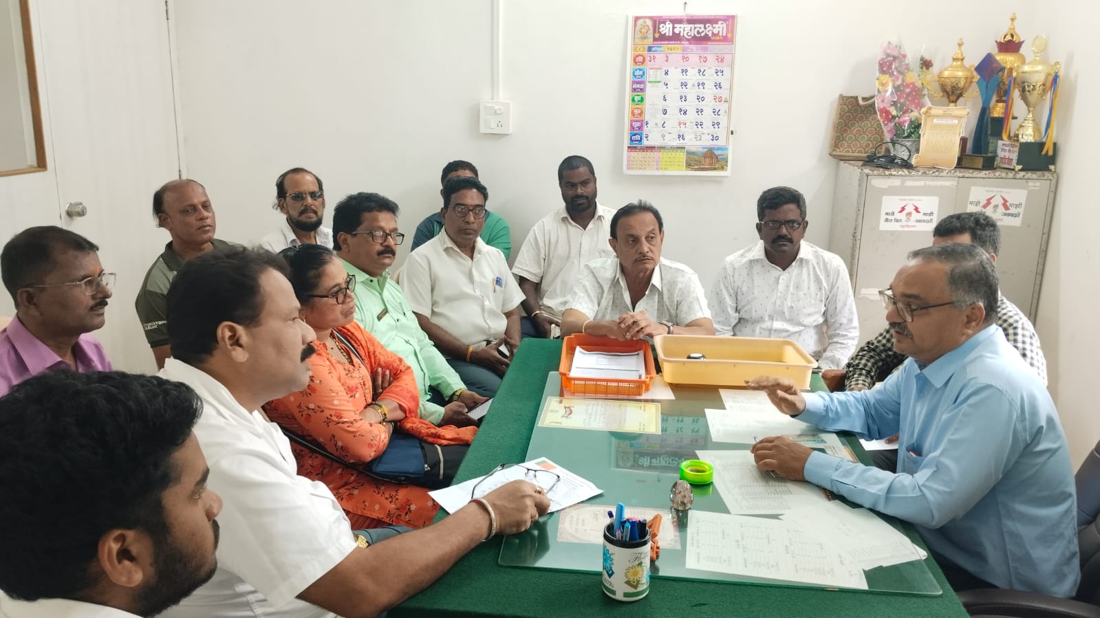 भाजपाने वेधले वीज अधिकाऱ्यांचे लक्ष!