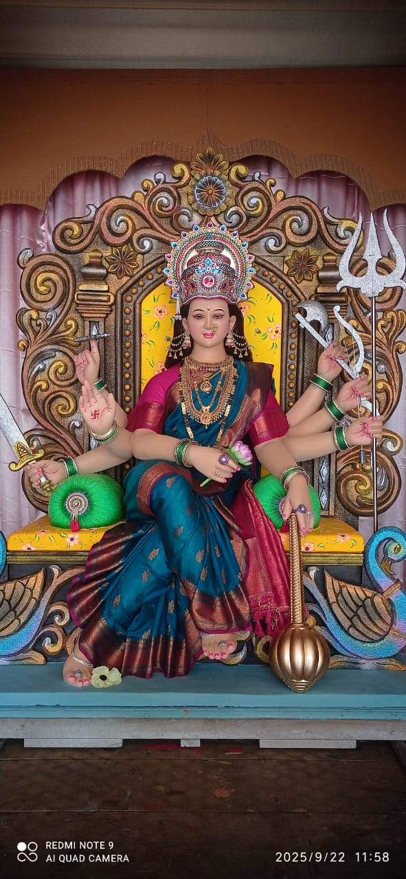 काळसे येथे दुर्गामातेची मूर्ती प्रतिष्ठापना करून नवरात्रौत्सवास प्रारंभ.