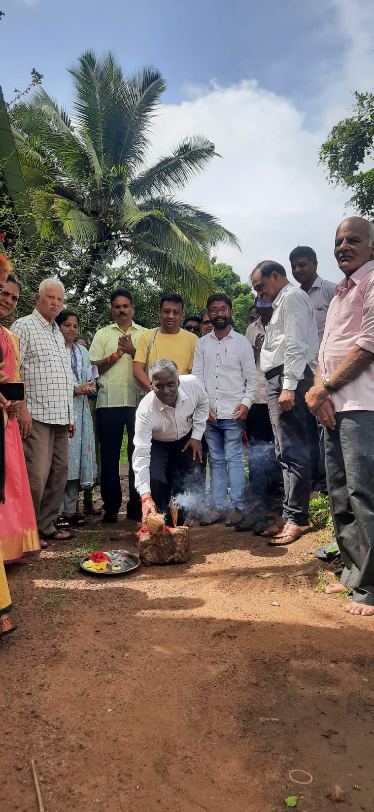 कांदळगावातील ग्रामस्थांची ४० वर्षाची गैरसोय झाली दूर;जमीन मालकांचे मानले आभार!