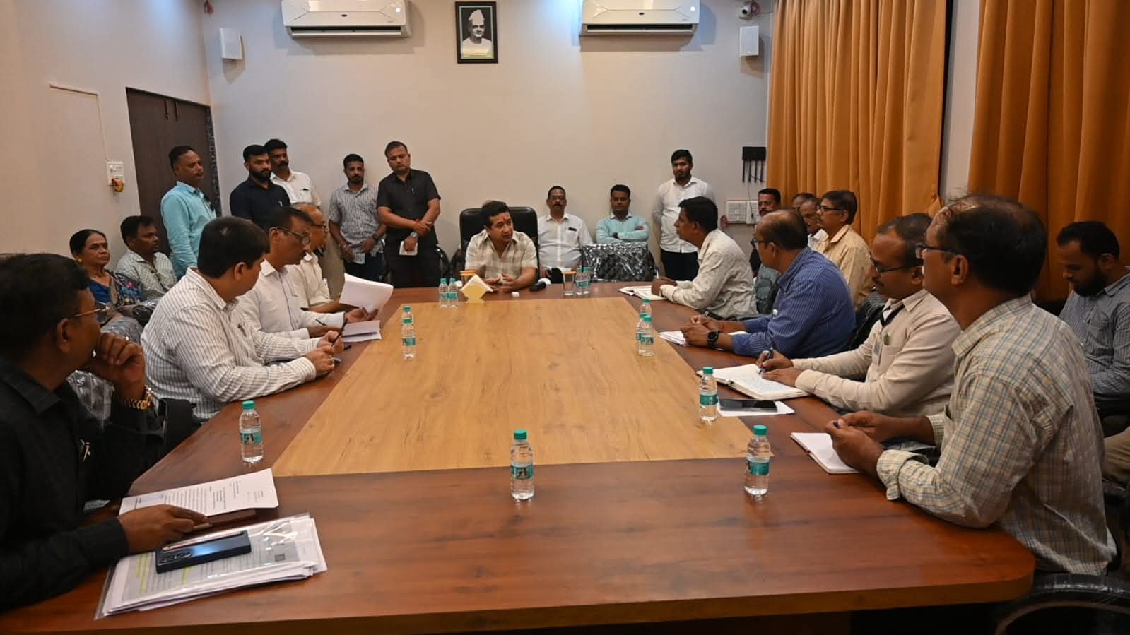 सप्टेंबर अखेरपर्यंत बीएसएनएल टॉवरला वीज जोडणीची प्रलंबित कामे पूर्ण करा : पालकमंत्री नितेश राणे