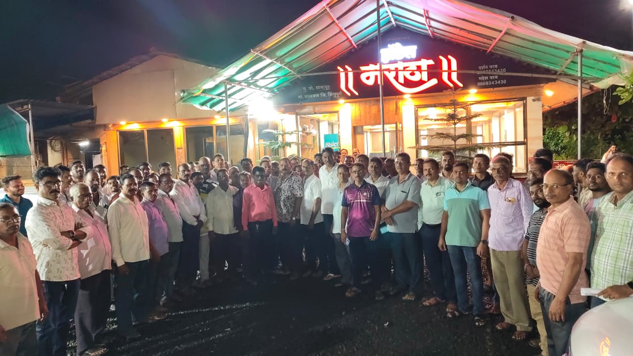 पेंडुर मतदार संघात शिवसेना जिल्हाप्रमुख दत्ता सामंत यांची आढावा  बैठक