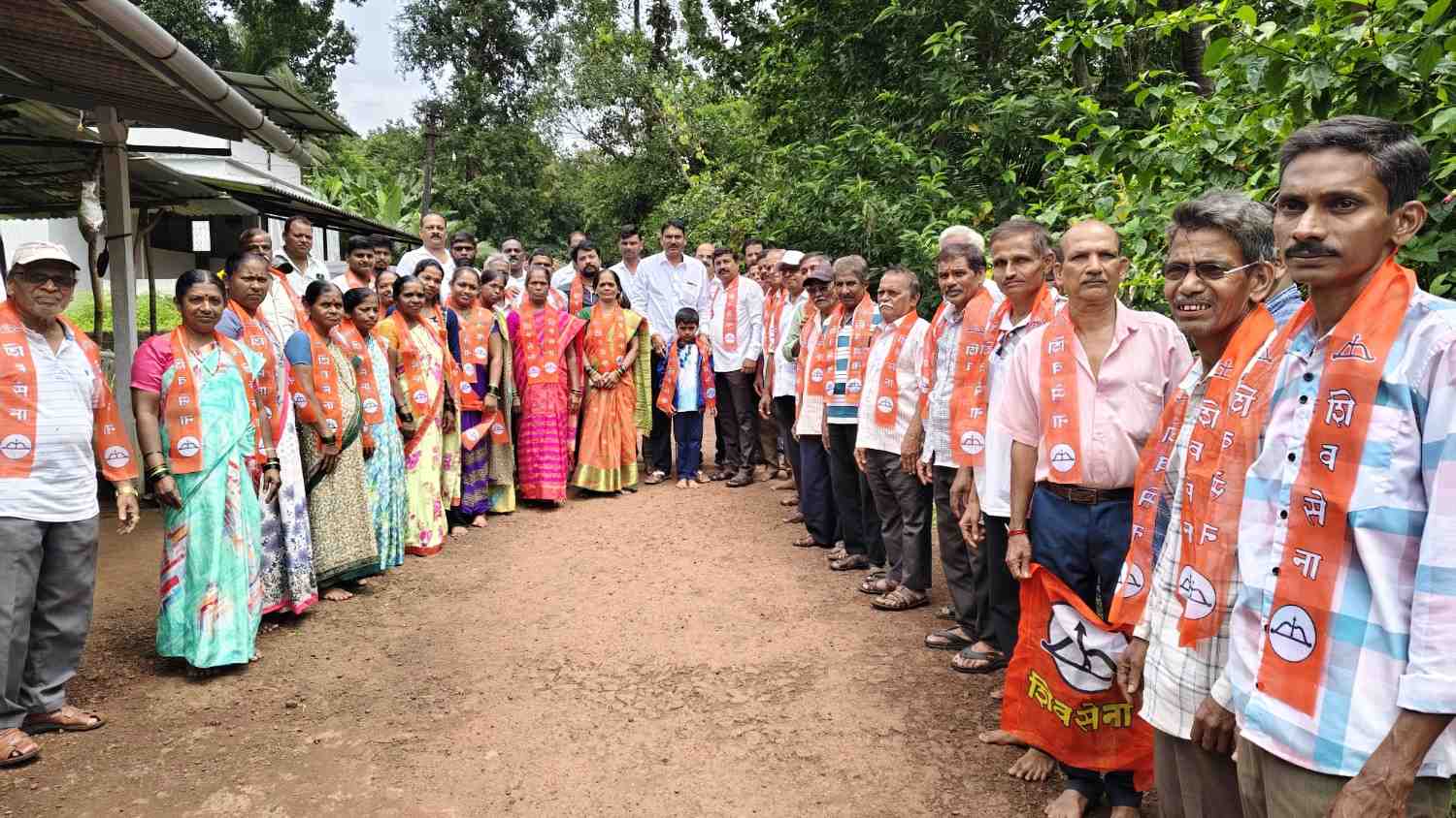 शिवसेना जिल्हाप्रमुख दत्ता सामंत यांच्या प्रमुख उपस्थितीत भोगलेवाडी येथील उबाठा कार्यकर्ते वं ग्रामस्थांचा शिवसेनेते प्रवेश