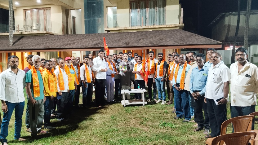आमदार निलेश राणे यांच्या प्रमुख उपस्थितीत गुरामवाडी, नांदोस, वराड येथील उबाठा पदाधिकाऱ्यांचा शिवसेनेत प्रवेश