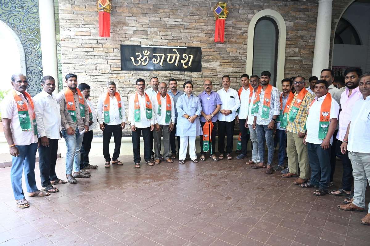 मंत्री नितेश राणे यांच्या नेतृत्वात भाजपात पक्ष प्रवेशांचे धमाके सुरूच…