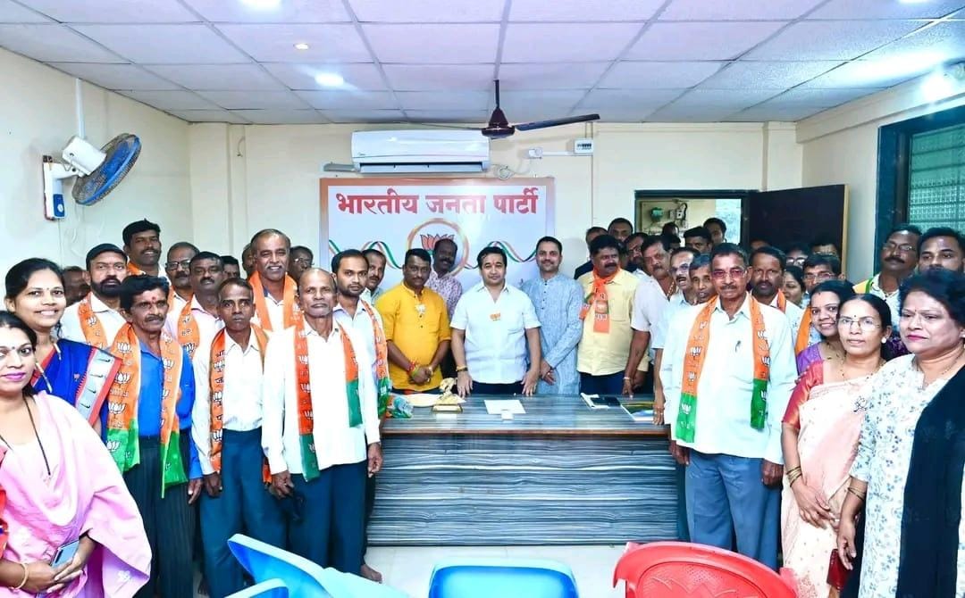 उभादांडा येथील असंख्य उबाठा कार्यकर्त्यांचा भाजपमध्ये प्रवेश
