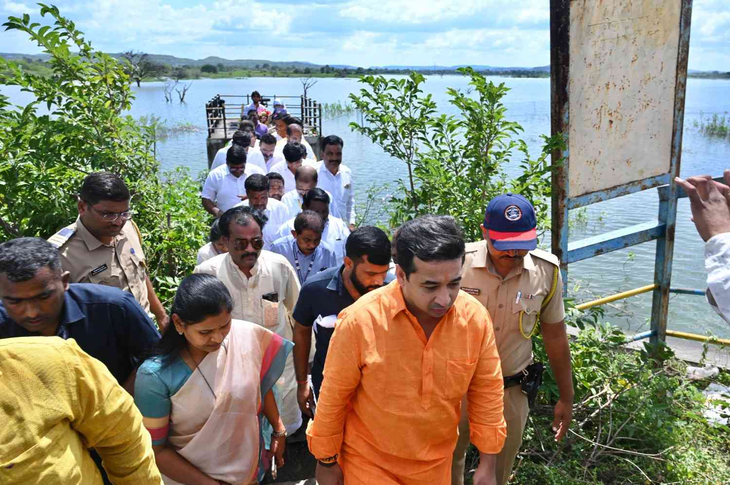 फुलंब्री धरण परिसरातील मच्छीमार व्यवसायाचे नुकसान : मंत्री नितेश राणे यांनी केली पाहणी