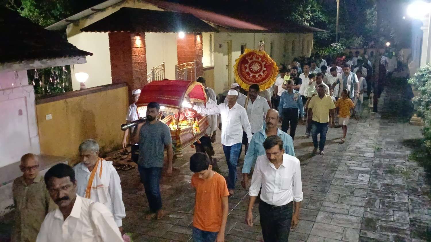 श्री देव रामेश्वर मंदिरात सोमवारी पालखी प्रदीक्षणा सोहळा उत्साहात संपन्न