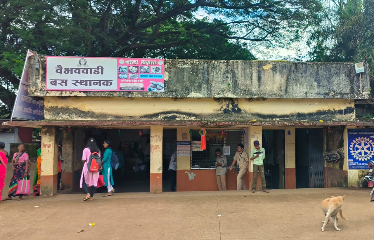 वैभववाडी बस स्थानक येथे अतिरिक्त वाहतूक नियंत्रक मिळावा