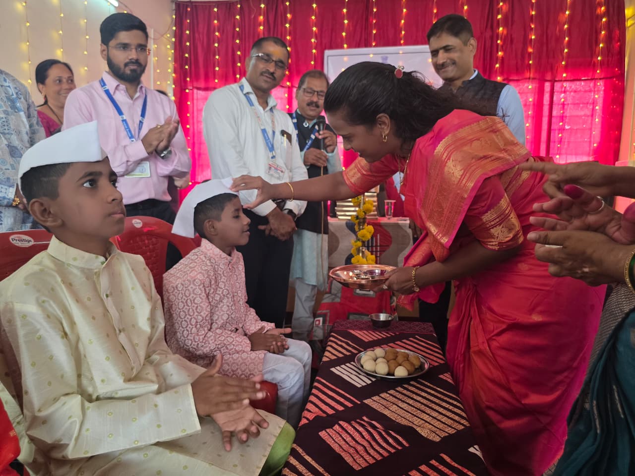 जिल्हाधिकारी व पोलिस अधीक्षकांनी केली बाल गृहातील बालकांसमवेत दिपावली साजरी