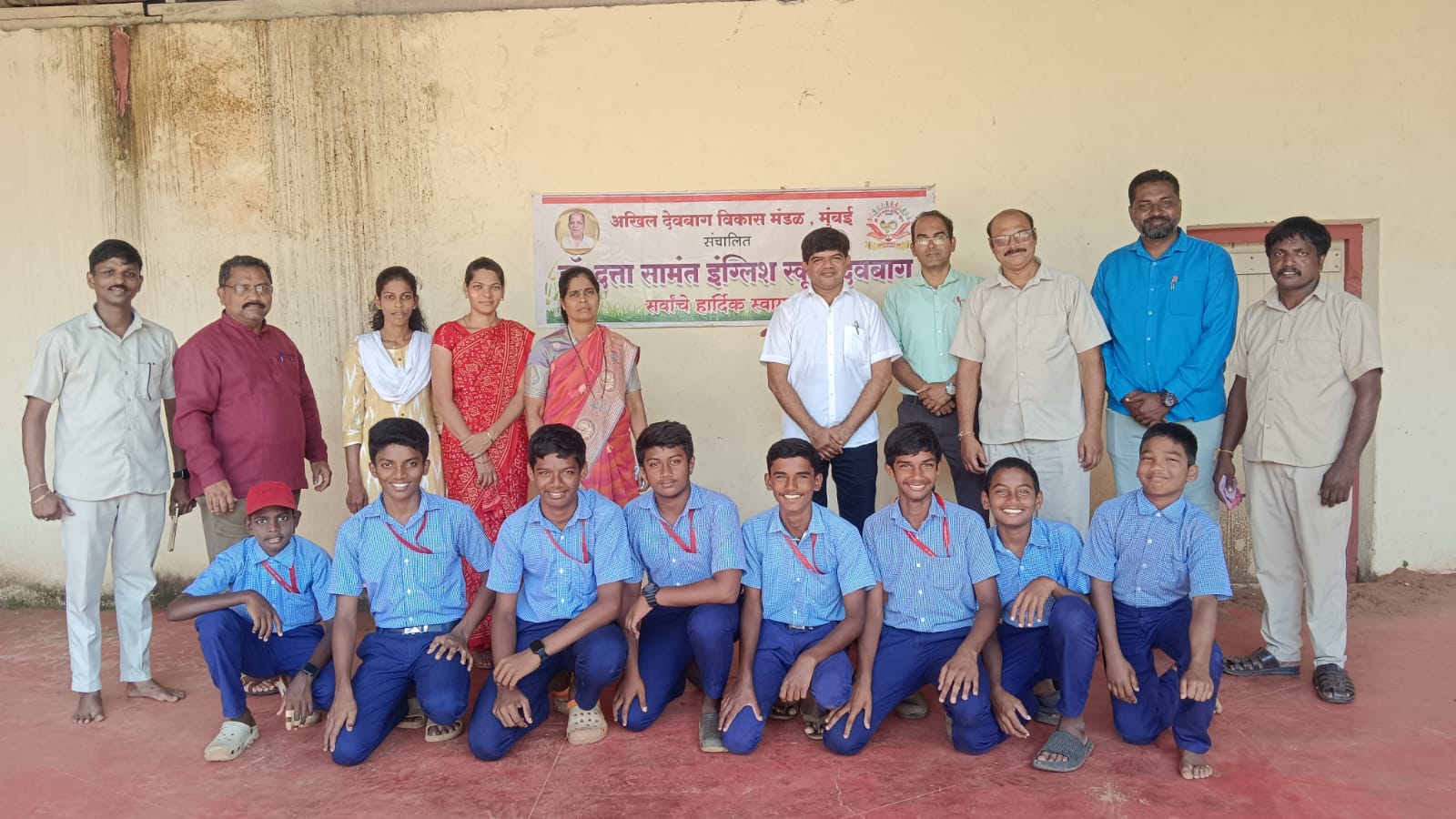 डॉ. दत्ता सामंत न्यू इंग्लिश स्कूल देवबागचे जिल्हास्तरीय जलतरण स्पर्धेत वर्चस्व