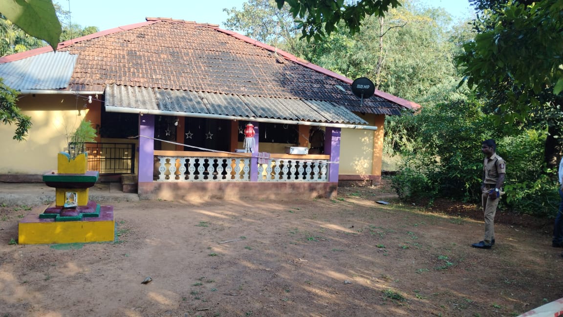घरात घुसलेल्या अज्ञात चोरट्यांकडून वृद्ध महिलेचा खून