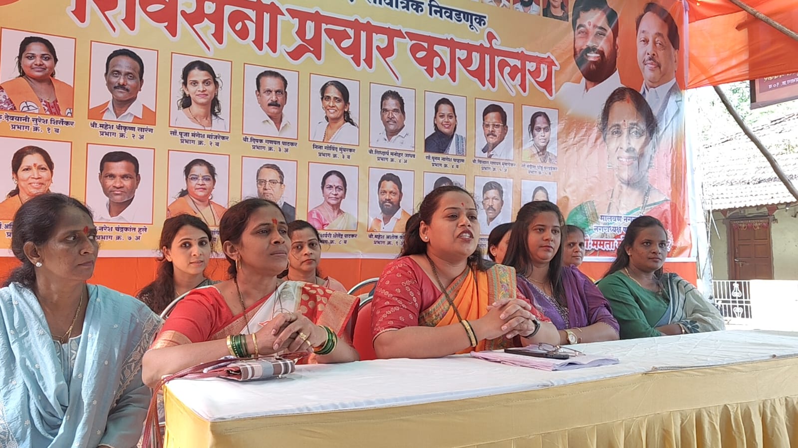 बचतगटांच्या महिलांवर प्रचारासाठी दबाव टाकण्याचा प्रयत्न