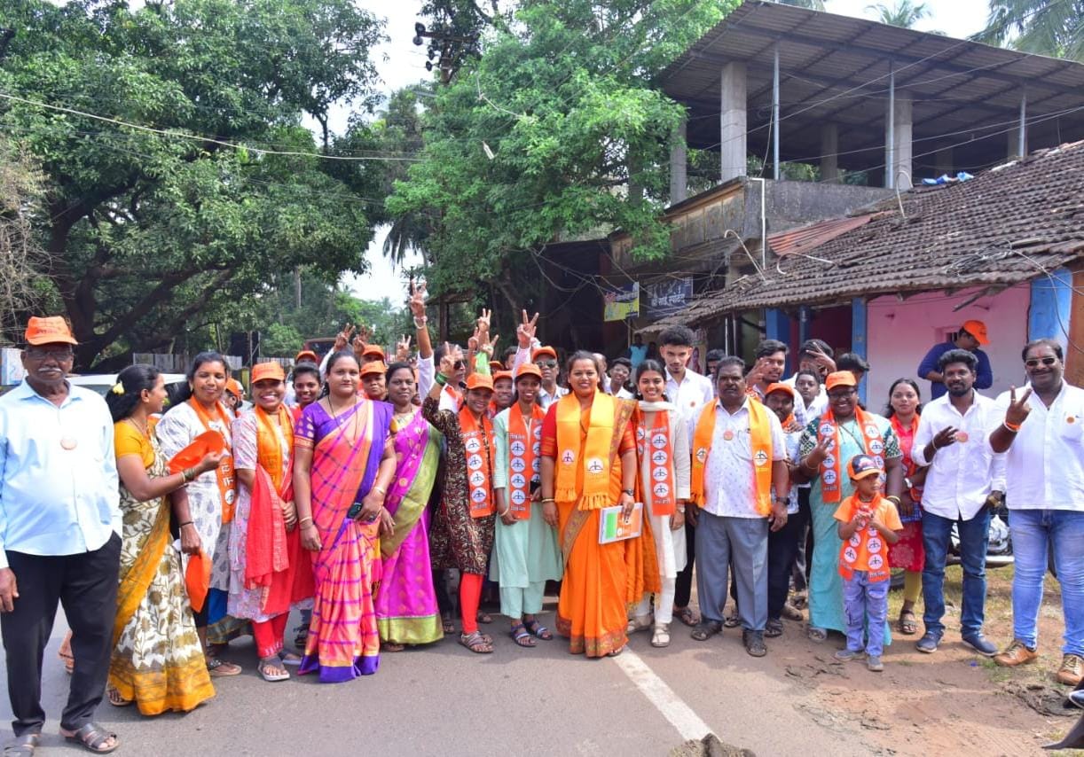 शिवसेनेच्या पूनम चव्हाण यांचे शक्तिप्रदर्शन
