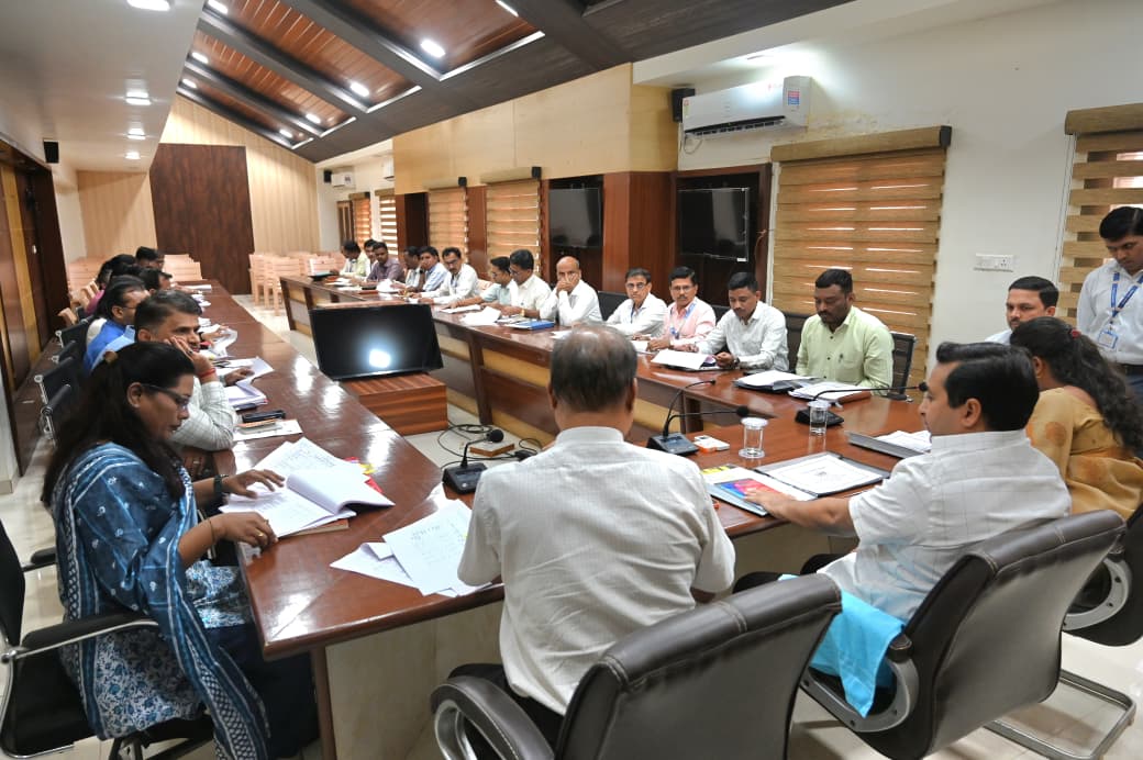 जानेवारी अखेर पर्यंत विकास कामे पूर्ण करा ; पालकमंत्री नितेश राणे