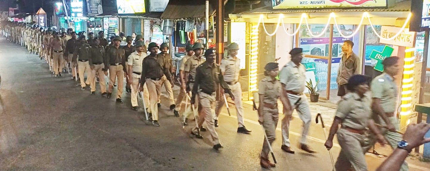 'खाकी' सज्ज ; मालवण शहरात पोलिसांचे संचलन