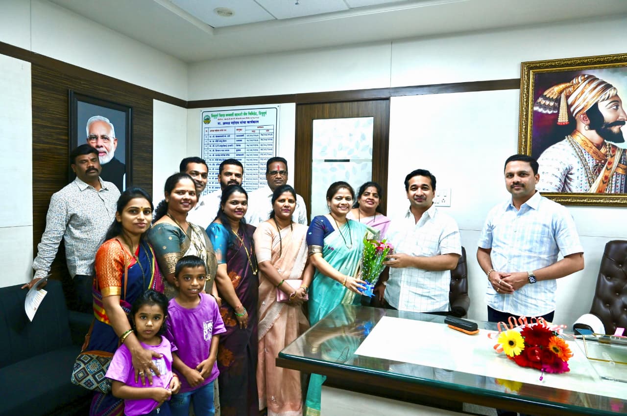 कणकवली नगरपंचायत नगरसेवकांनी गट स्थापनेनंतर पालकमंत्री नितेश राणे यांची घेतली भेट