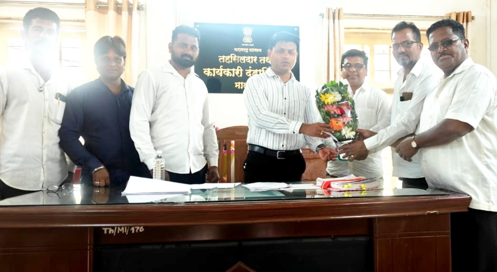 नूतन तहसीलदार गणेश लव्हे यांना मालवण तालुक्यातील सरपंचांनी दिल्या शुभेच्छा
