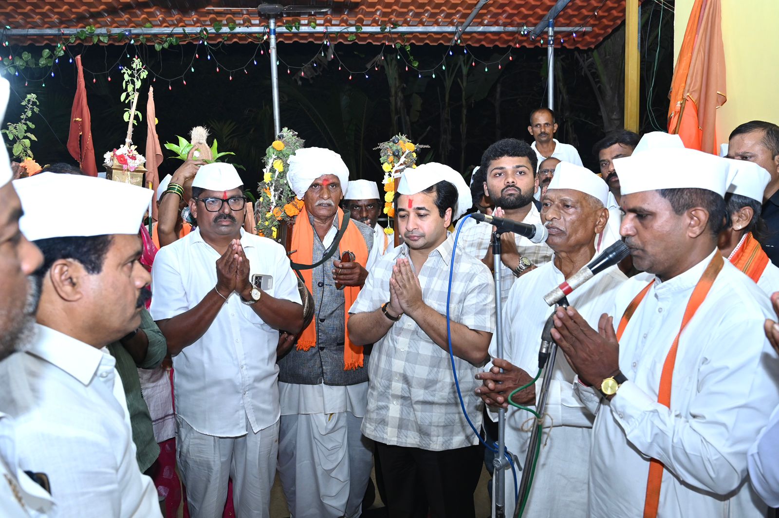 पालकमंत्री नितेश राणे पायी वारीत सहभागी | विठ्ठल नामात एकरूप