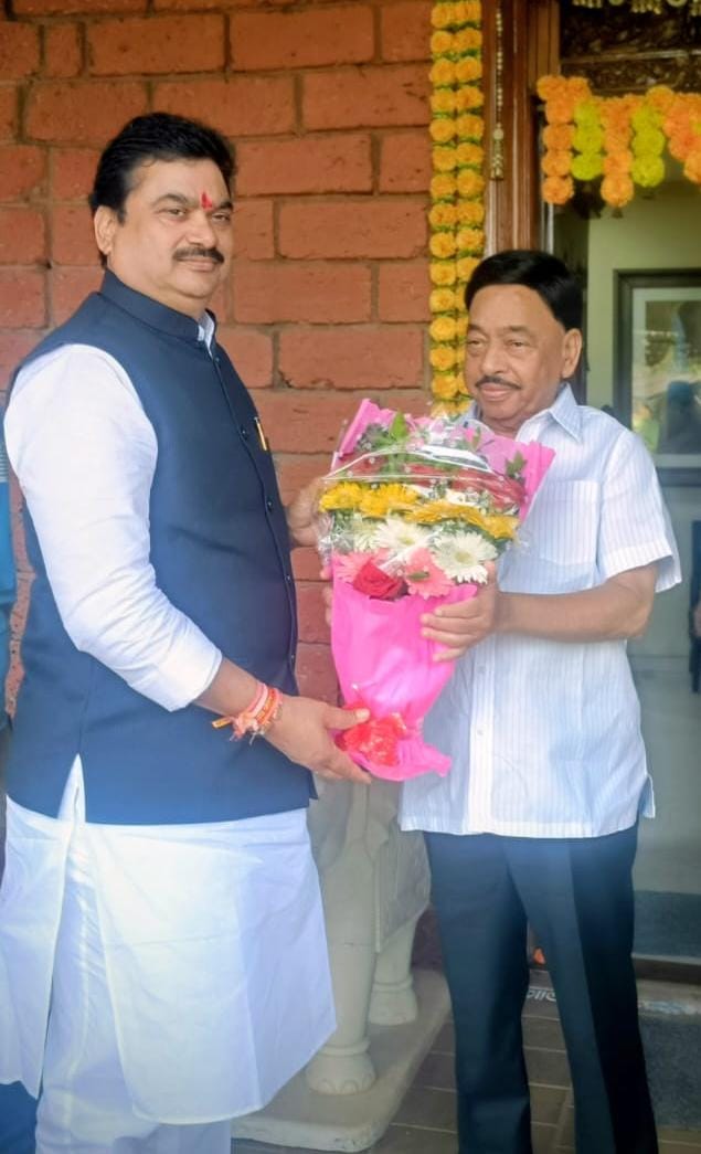 महाराष्ट्र विधनपरिषद सभापती प्रा. राम शिंदे यांनी माजी मुख्यमंत्री खासदार नारायण राणे यांची मालवण येथील निलरत्न निवासस्थानी घेतली सदिच्छा भेट