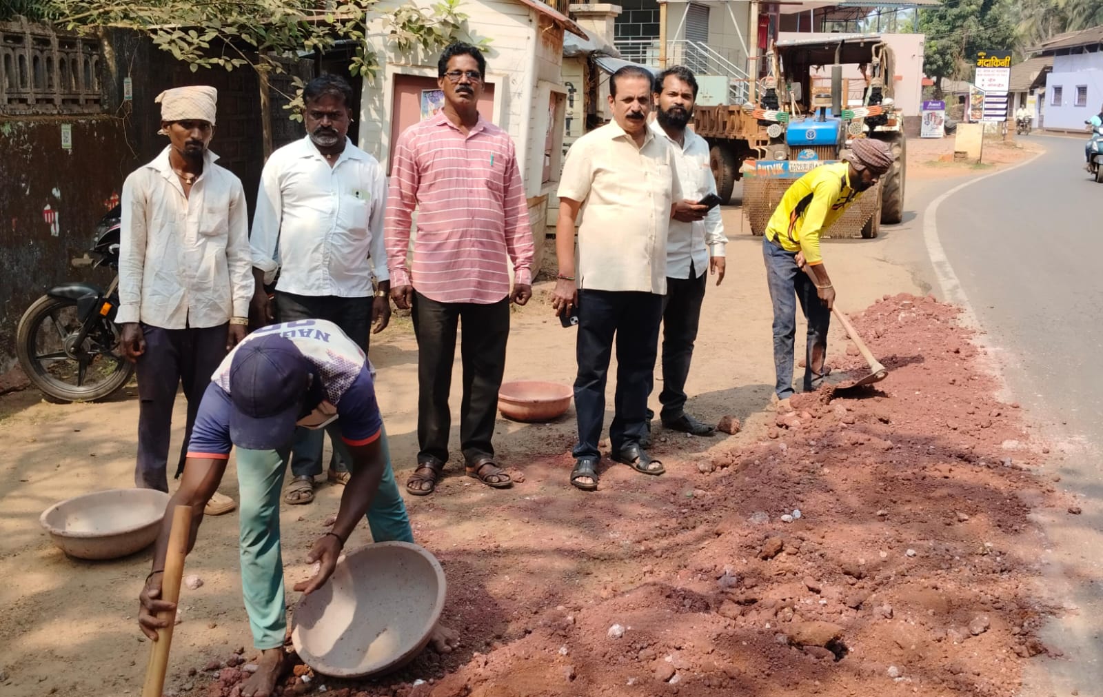 उपनगराध्यक्ष दीपक पाटकर यांच्या मागणीची बांधकाम विभागाकडून तात्काळ दखल