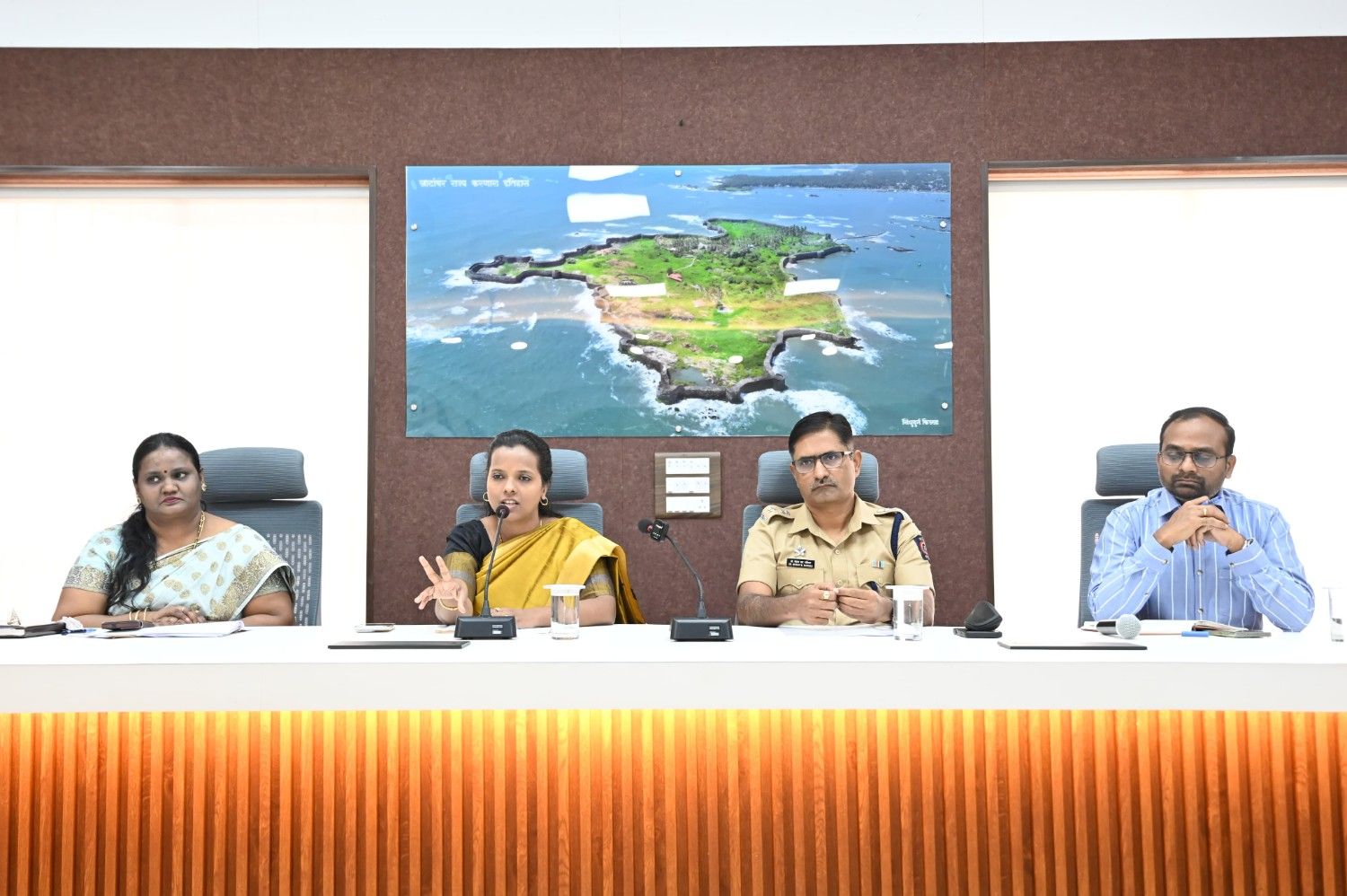 जिल्हा प्रशासन व पोलीस प्रशासन सज्ज