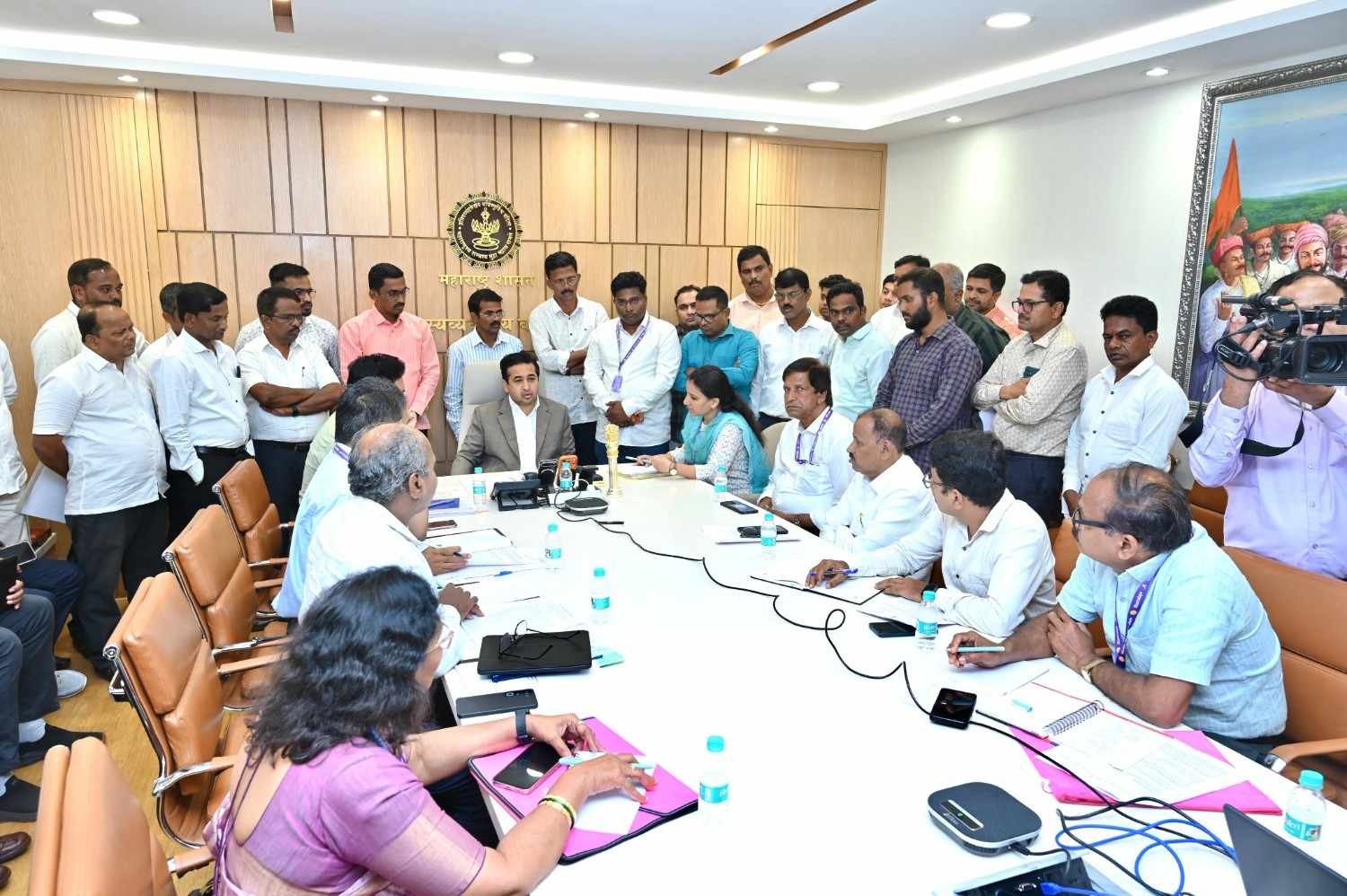 कोकणातील आंबा उत्पादनांवर आलेल्या नैसर्गिक आपत्तीचा सकारात्‍क अहवाल शासनाकडे सादर करा