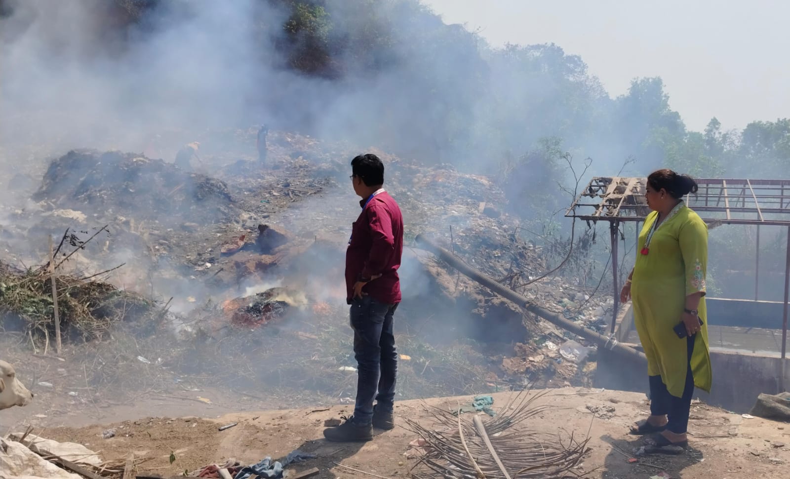 लाखो रुपये खर्च करून फक्त कचऱ्याला आग