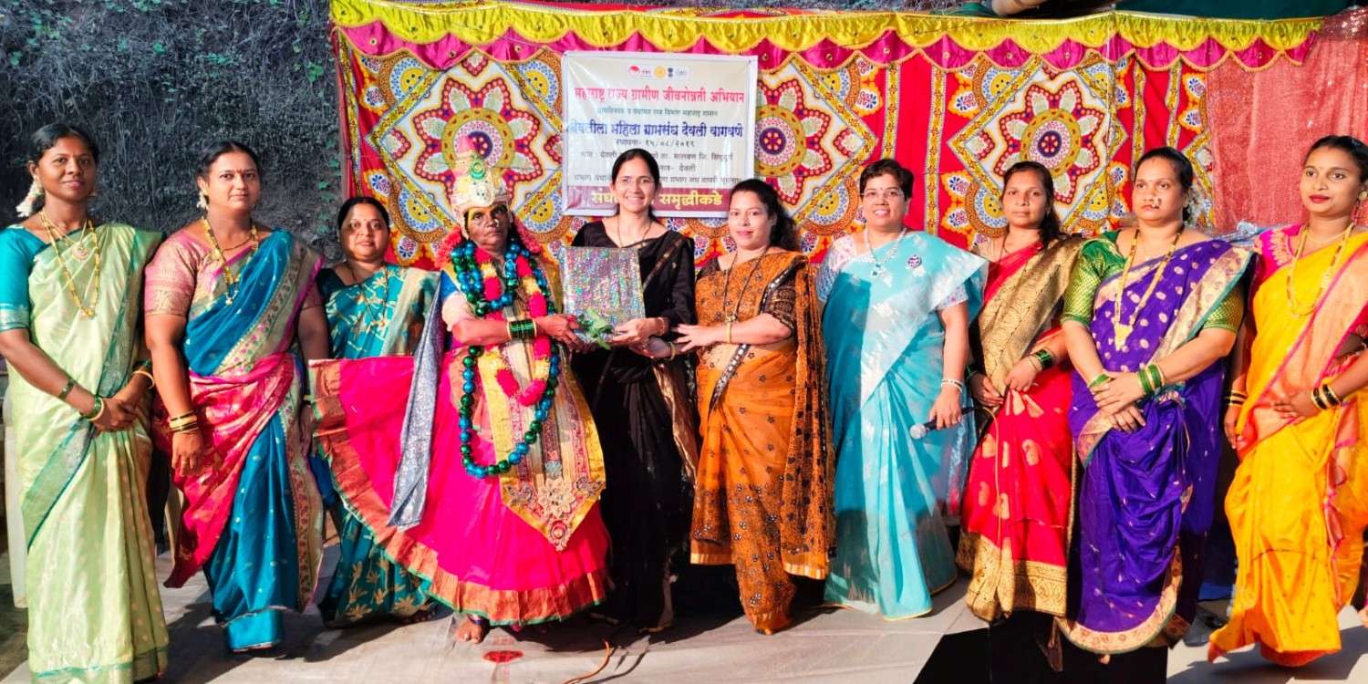 देवलीत महिला दिना निमित्त वेशभूषा व नृत्य स्पर्धा उत्साहात संपन्न