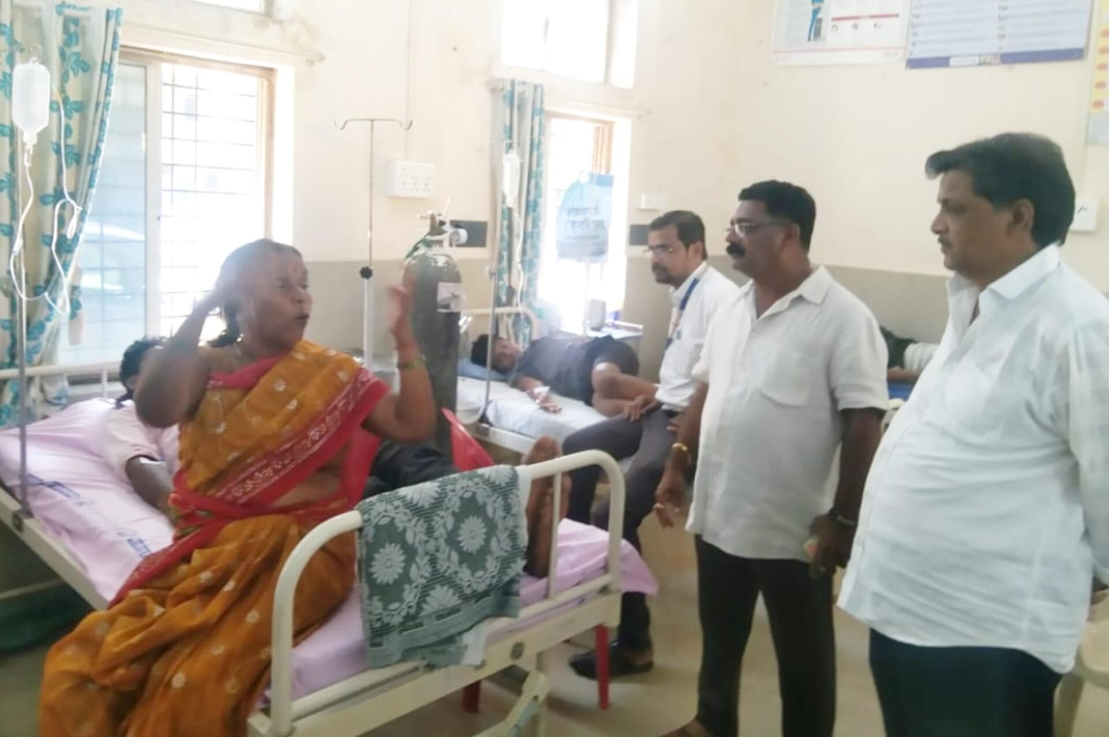 मधमाश्यांच्या हल्ल्यात पाच ते सहा नागरिक जखमी