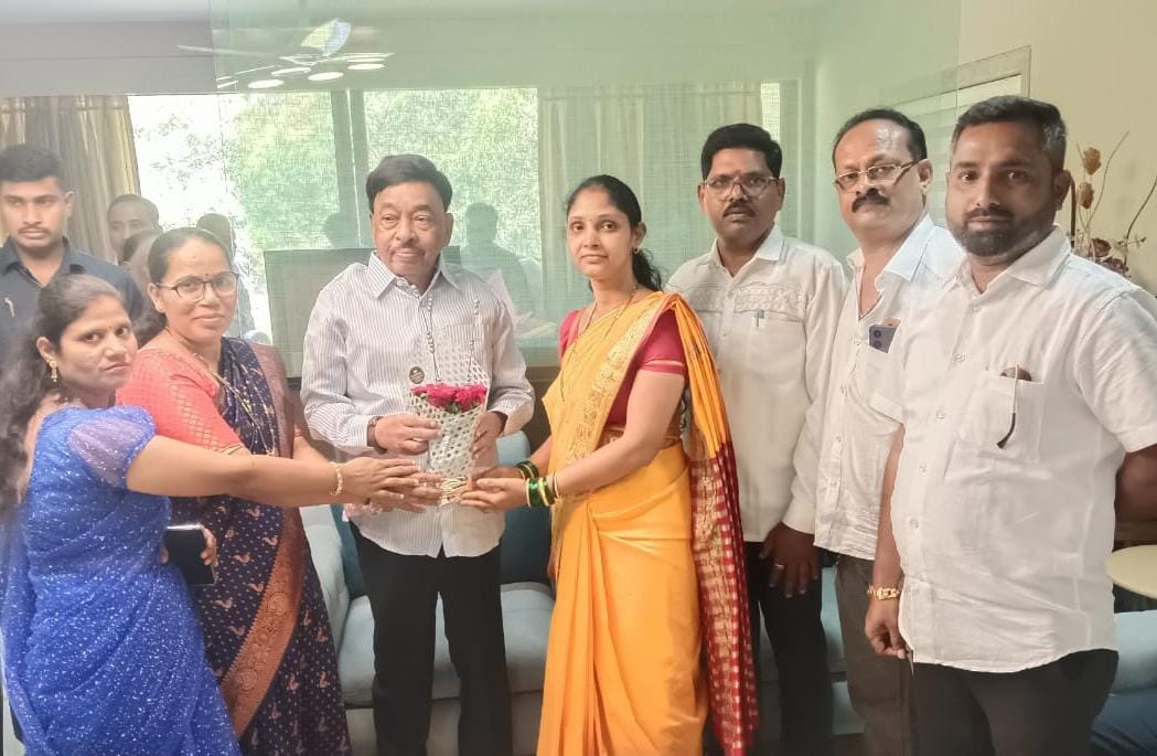 खासदार नारायण राणे यांची शिवसेना मालवण पंचायत समिती सदस्यांनी भेट घेऊन घेतले आशीर्वाद