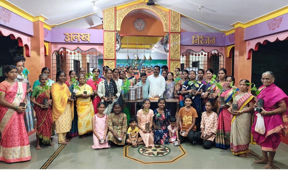 चिंदर सडेवाडी | 'वृक्ष आणि डिश' वाटपातून दिला पर्यावरण व स्वावलंबनाचा संदेश