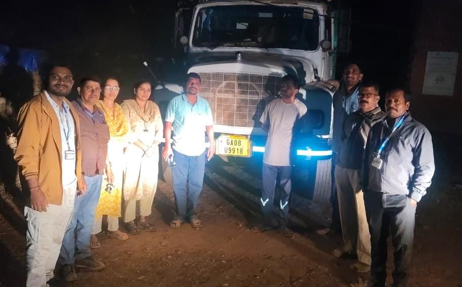 मध्यरात्री मालवण महसूल पथकाची धडक कारवाई