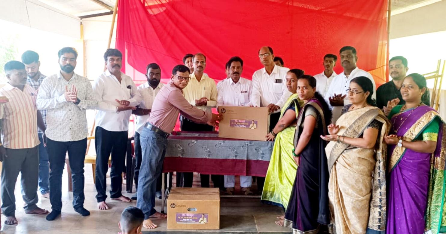 किर्लोस गावठण व आंबवणे शाळेला कॉम्पुटर भेट