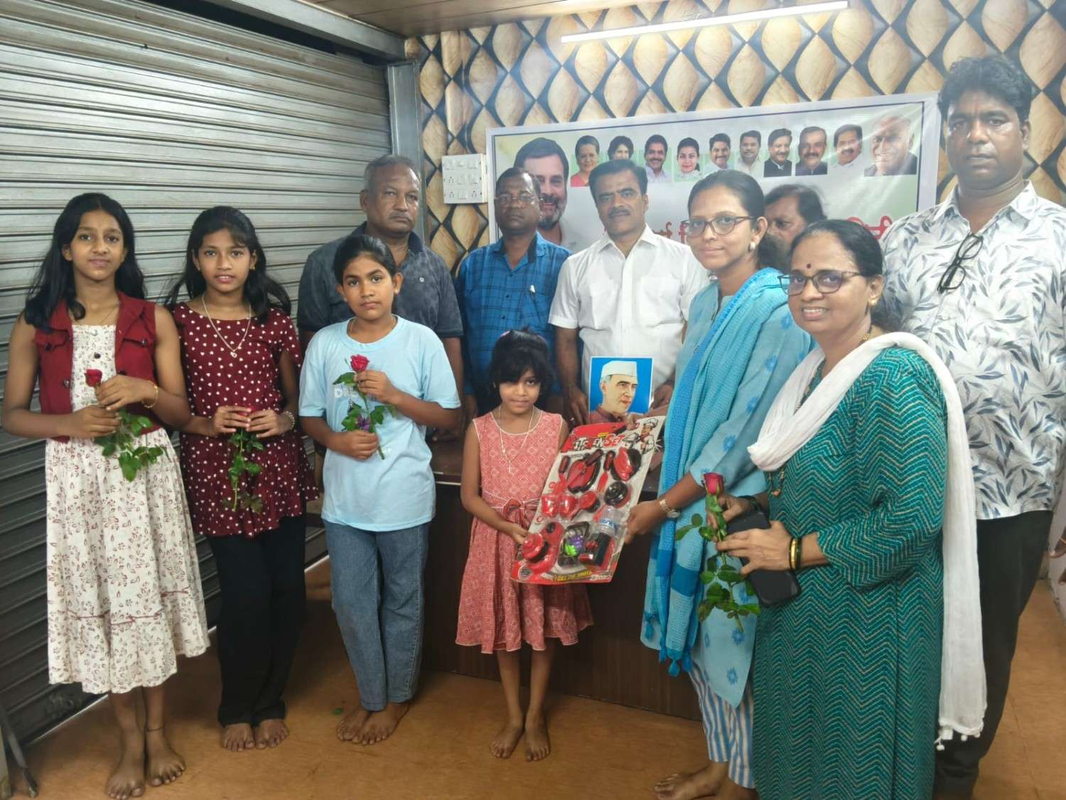 मालवण काँग्रेसतर्फे जवाहरलाल नेहरू यांची पुण्यतिथी साजरी